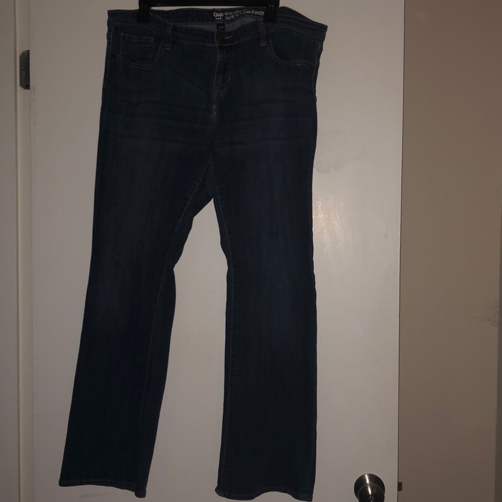 Boyfriend bootleg denim jeans. Relaxed fit